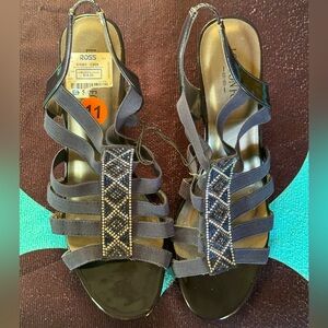 London Fog ladies small heel sandals sz 11. NWT